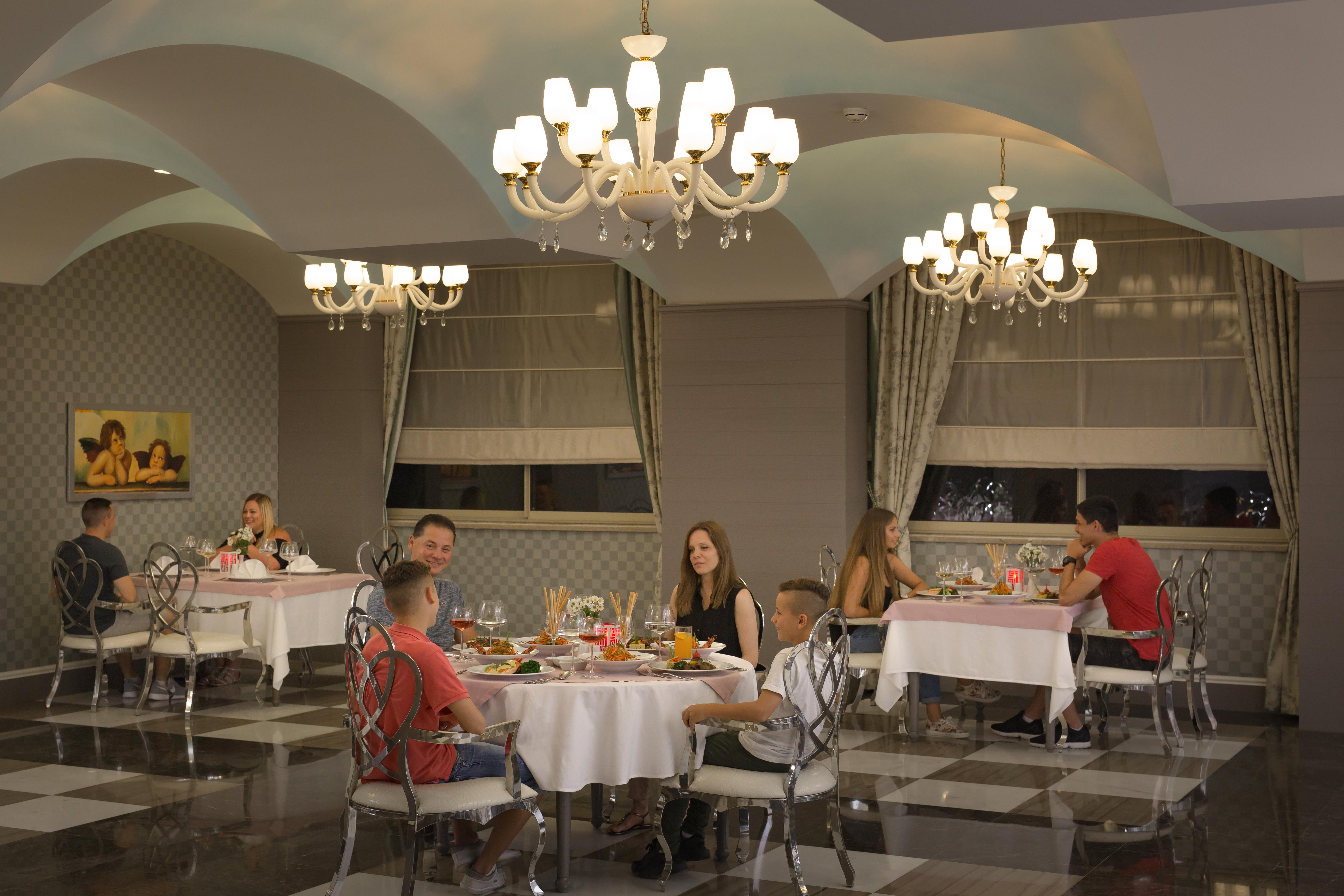 Complex Royal Alhambra Palace 5*